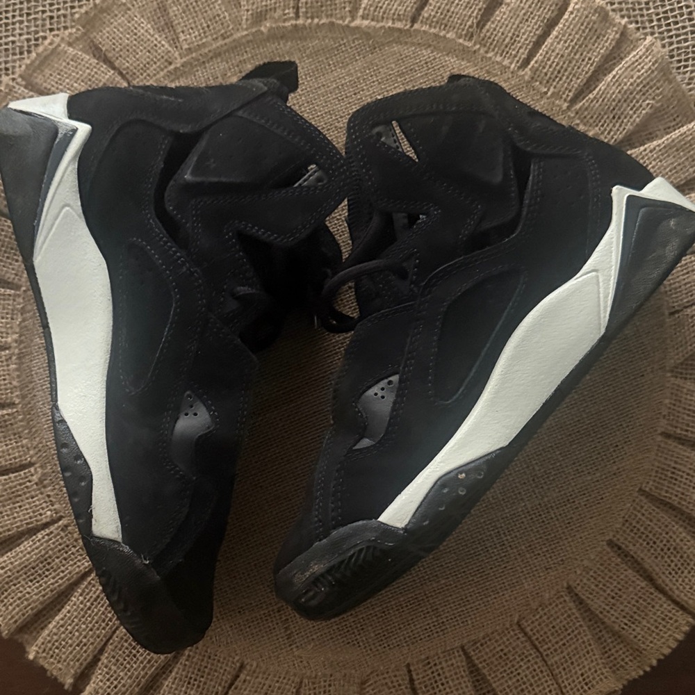Nike Jordan True Flight Black and White Great Condition. Size 4Y - Picture 10 of 11